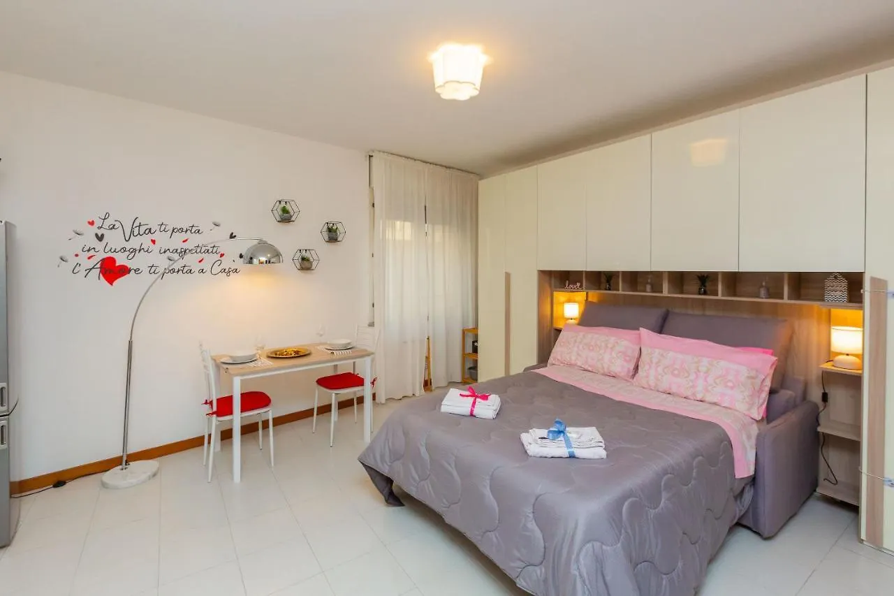 Happy House 7 Minuti Da Mxp E 30 Minuti Da Milano Apartment Busto Arsizio 0*,  Italy