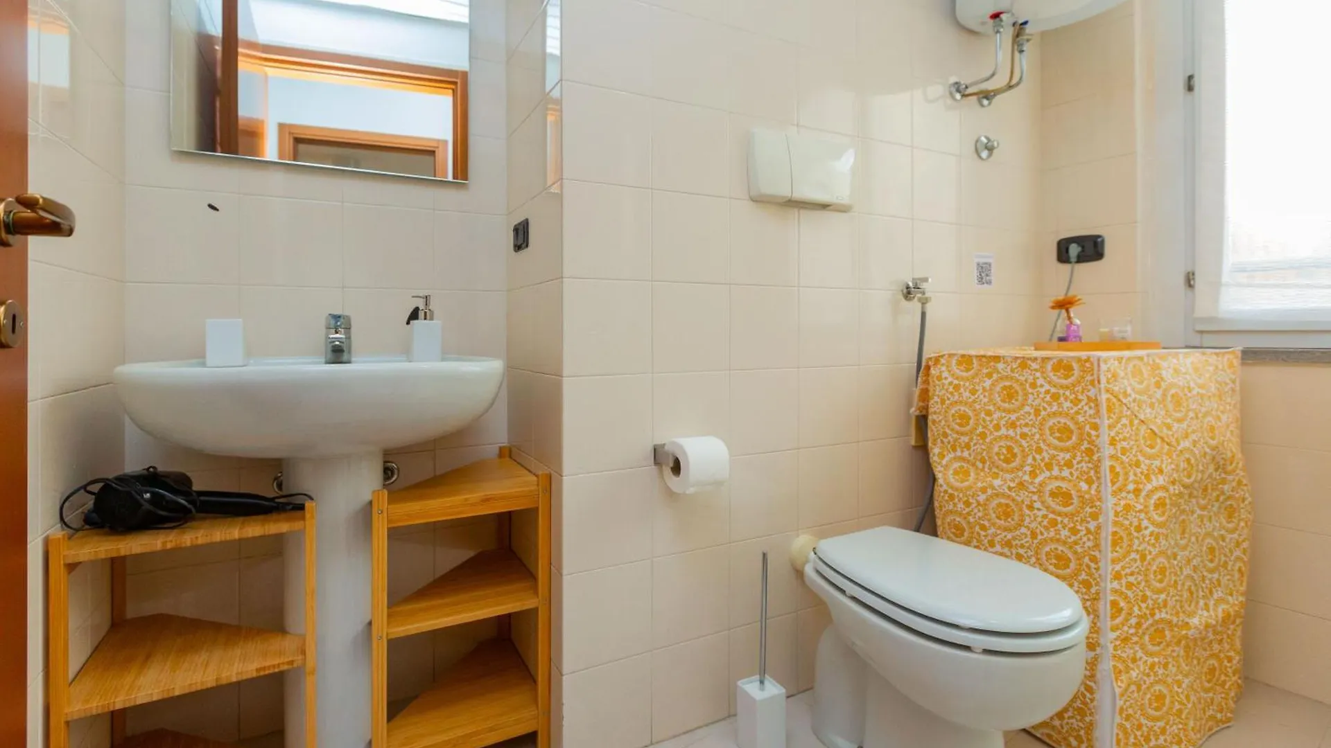 Happy House 7 Minuti Da Mxp E 30 Minuti Da Milano Apartment Busto Arsizio Italy